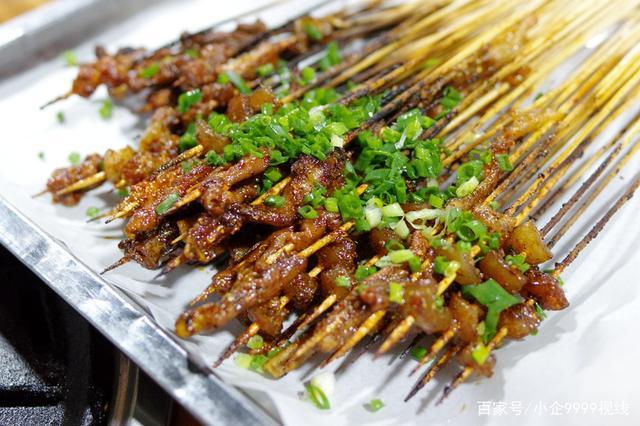 脖子被扎多根烧烤签,被烧烤签子扎出血了